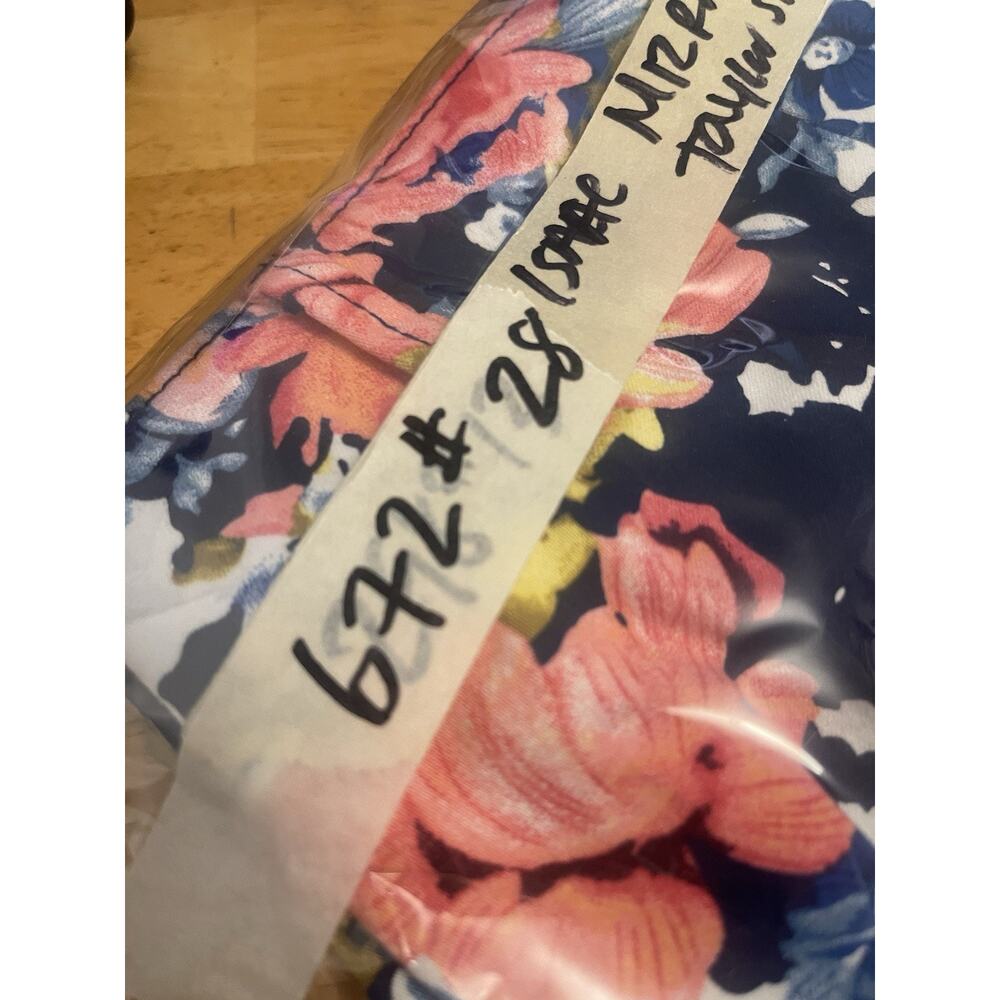 NWT Summer Coastal Floral Isaac Mizrahi Five-Pocket Shorts Sz 4 Navy Multicolor - Picture 13 of 13